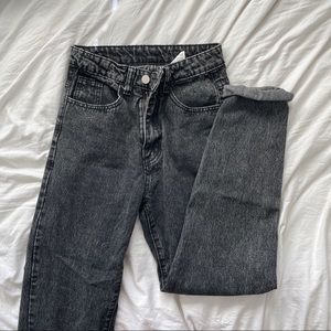 black mom jeans